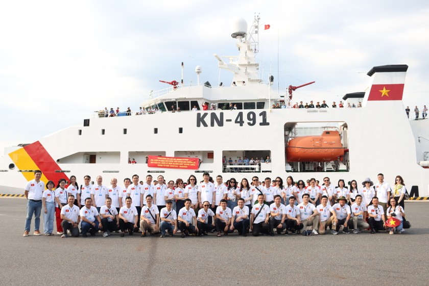 Hành Trình Đến Quần Đảo Trường Sa: Tự Hào và Xúc Động